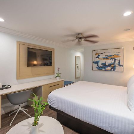 Ramada By Wyndham Redondo Beach Bagian luar foto