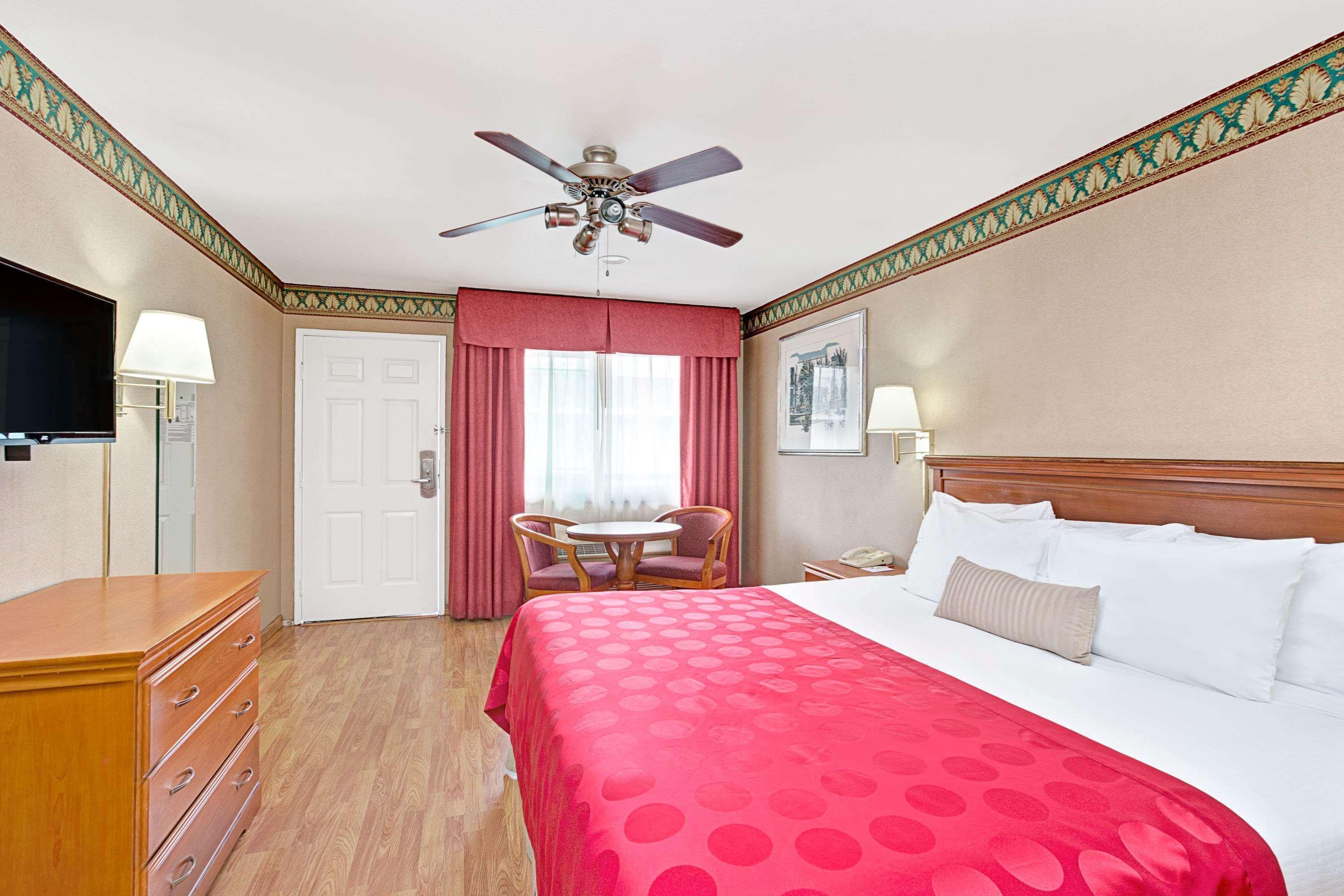 Ramada By Wyndham Redondo Beach Bagian luar foto