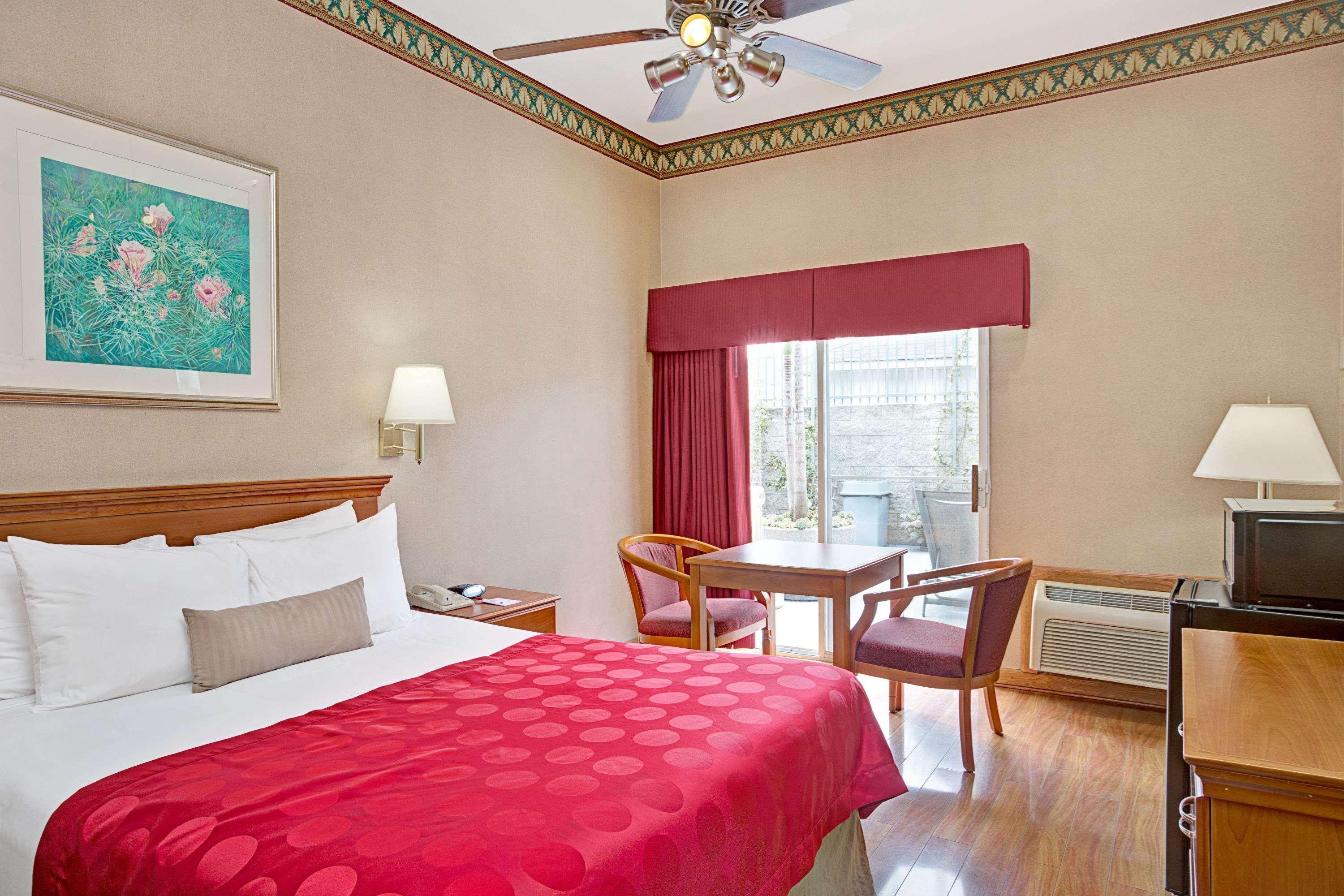 Ramada By Wyndham Redondo Beach Bagian luar foto