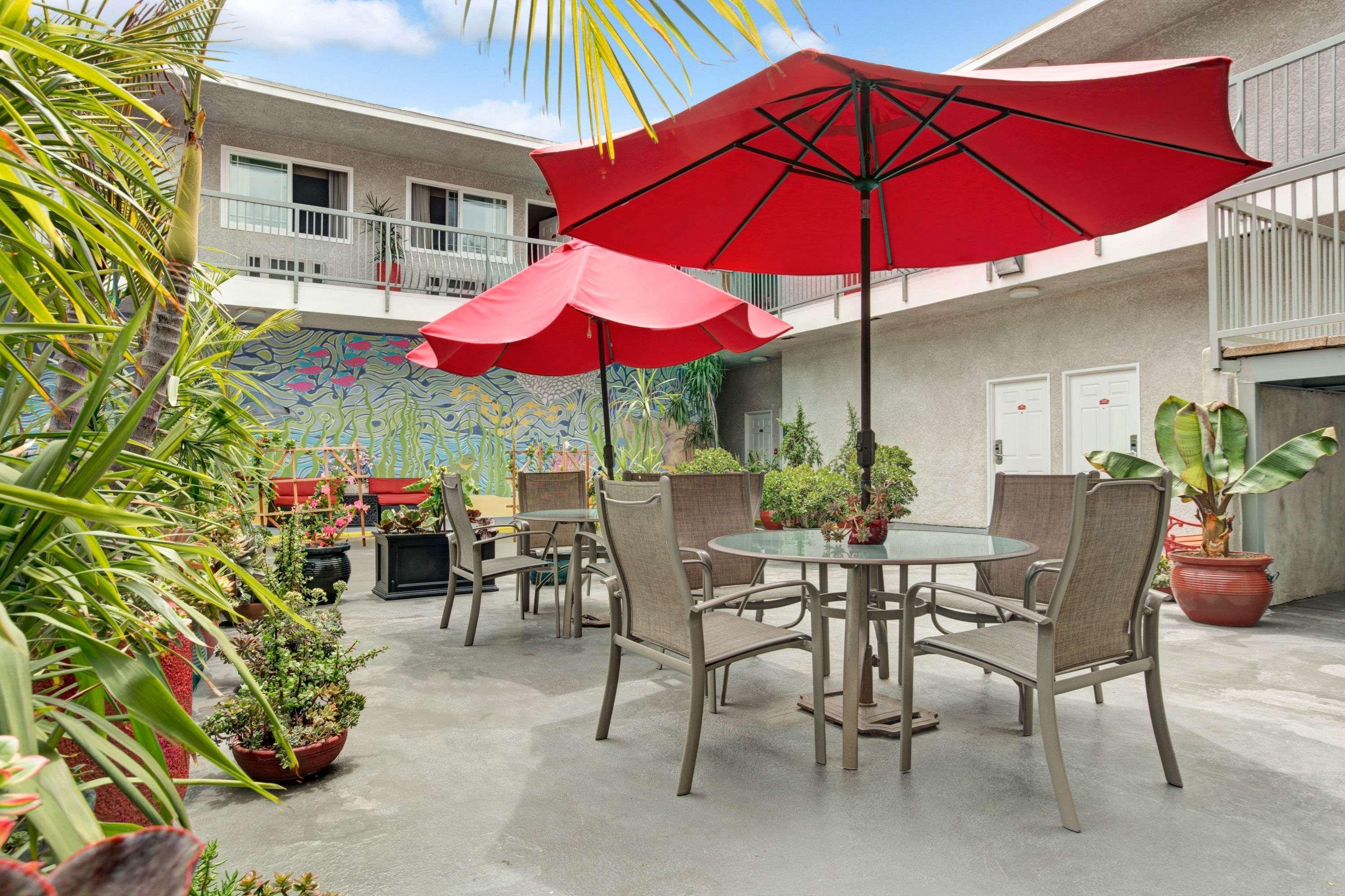 Ramada By Wyndham Redondo Beach Bagian luar foto