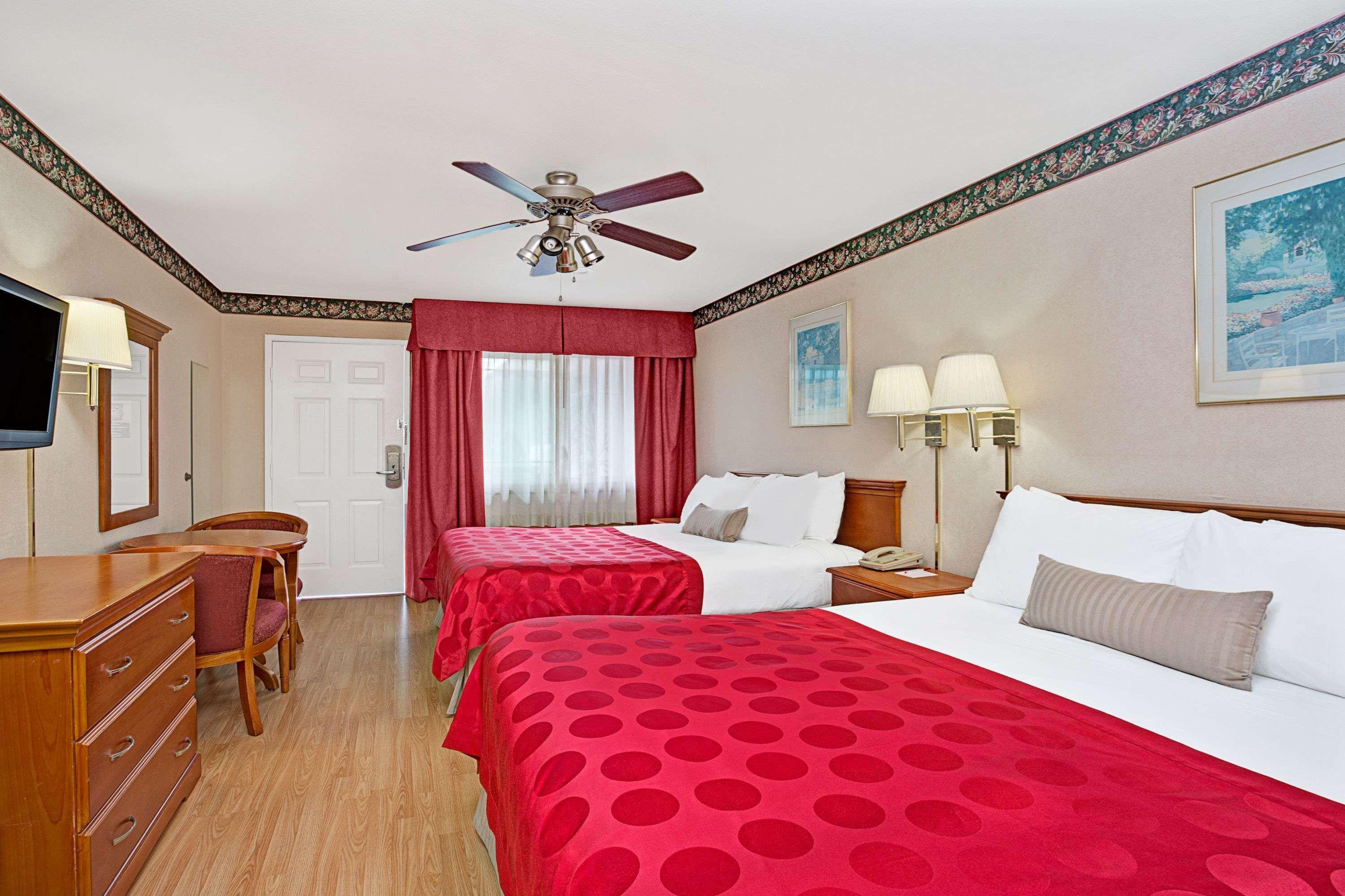 Ramada By Wyndham Redondo Beach Bagian luar foto