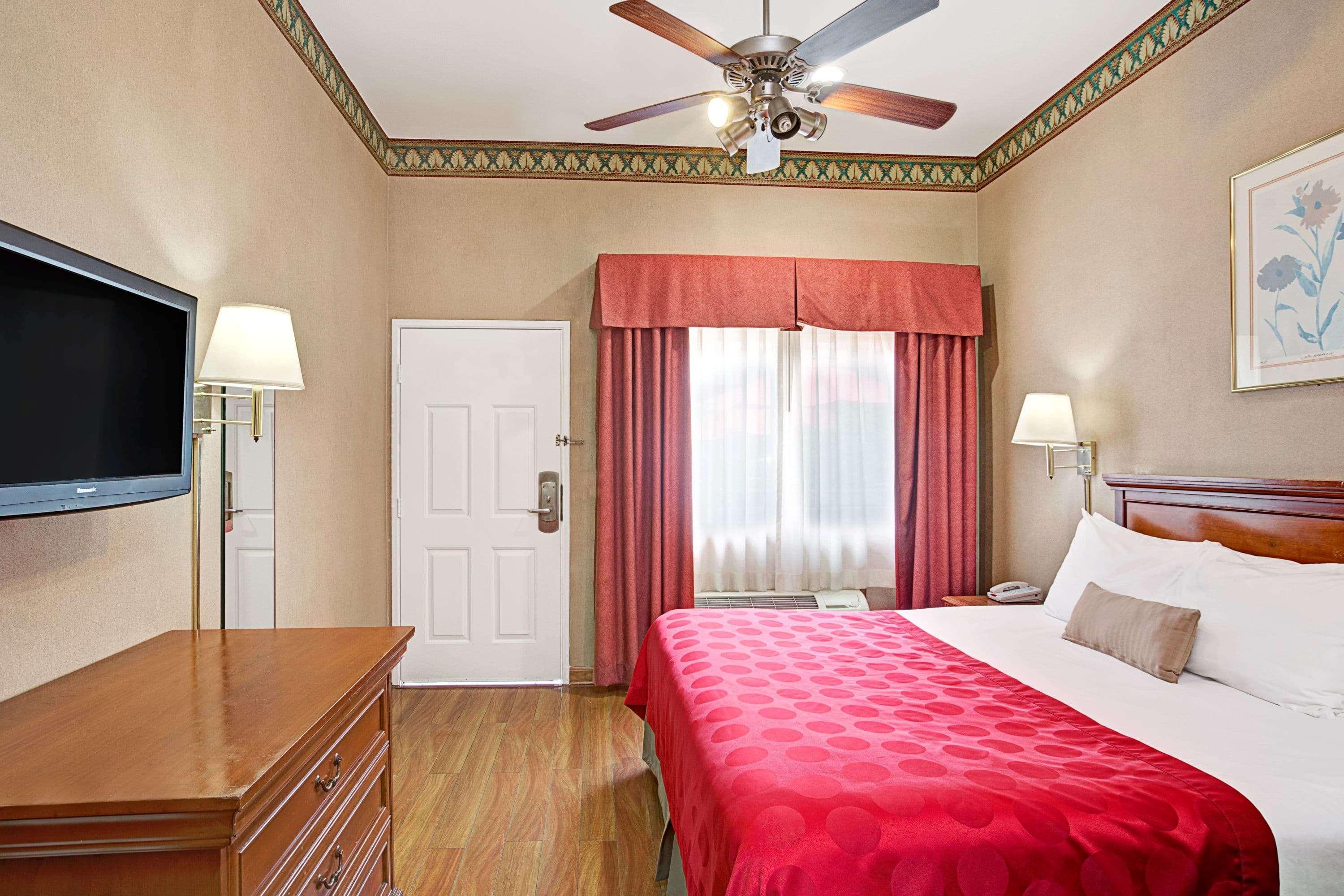 Ramada By Wyndham Redondo Beach Bagian luar foto