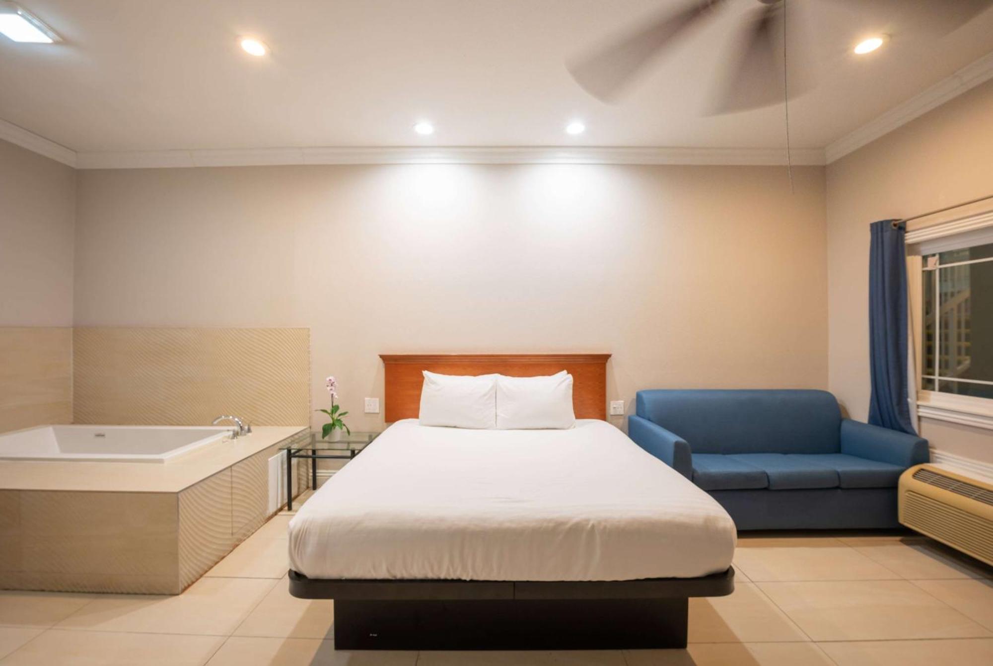 Ramada By Wyndham Redondo Beach Bagian luar foto