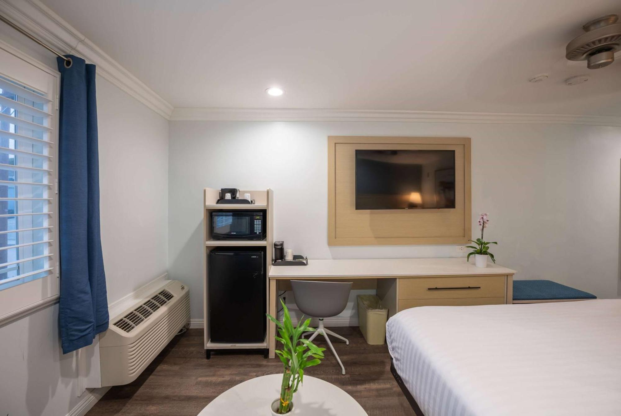 Ramada By Wyndham Redondo Beach Bagian luar foto