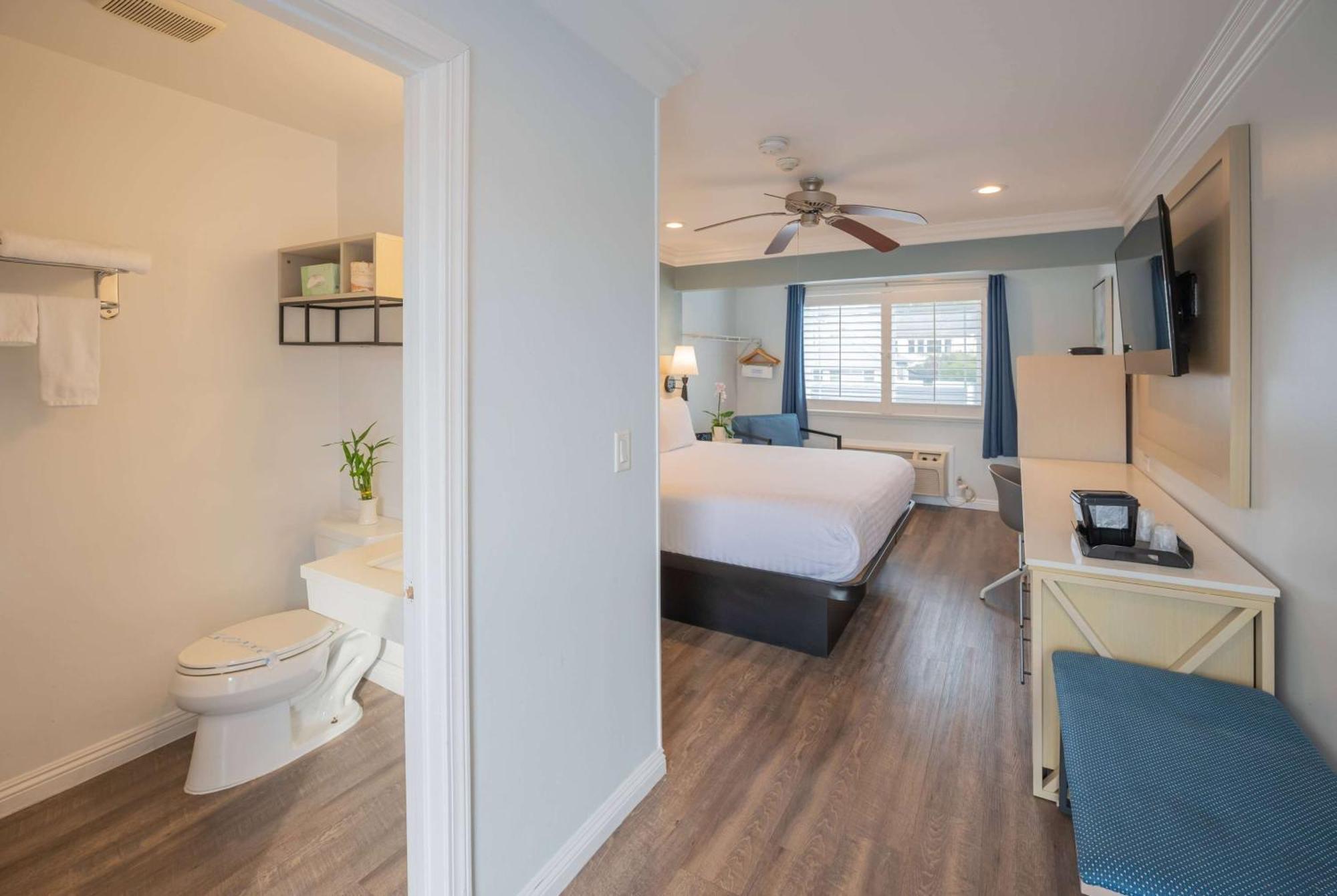 Ramada By Wyndham Redondo Beach Bagian luar foto