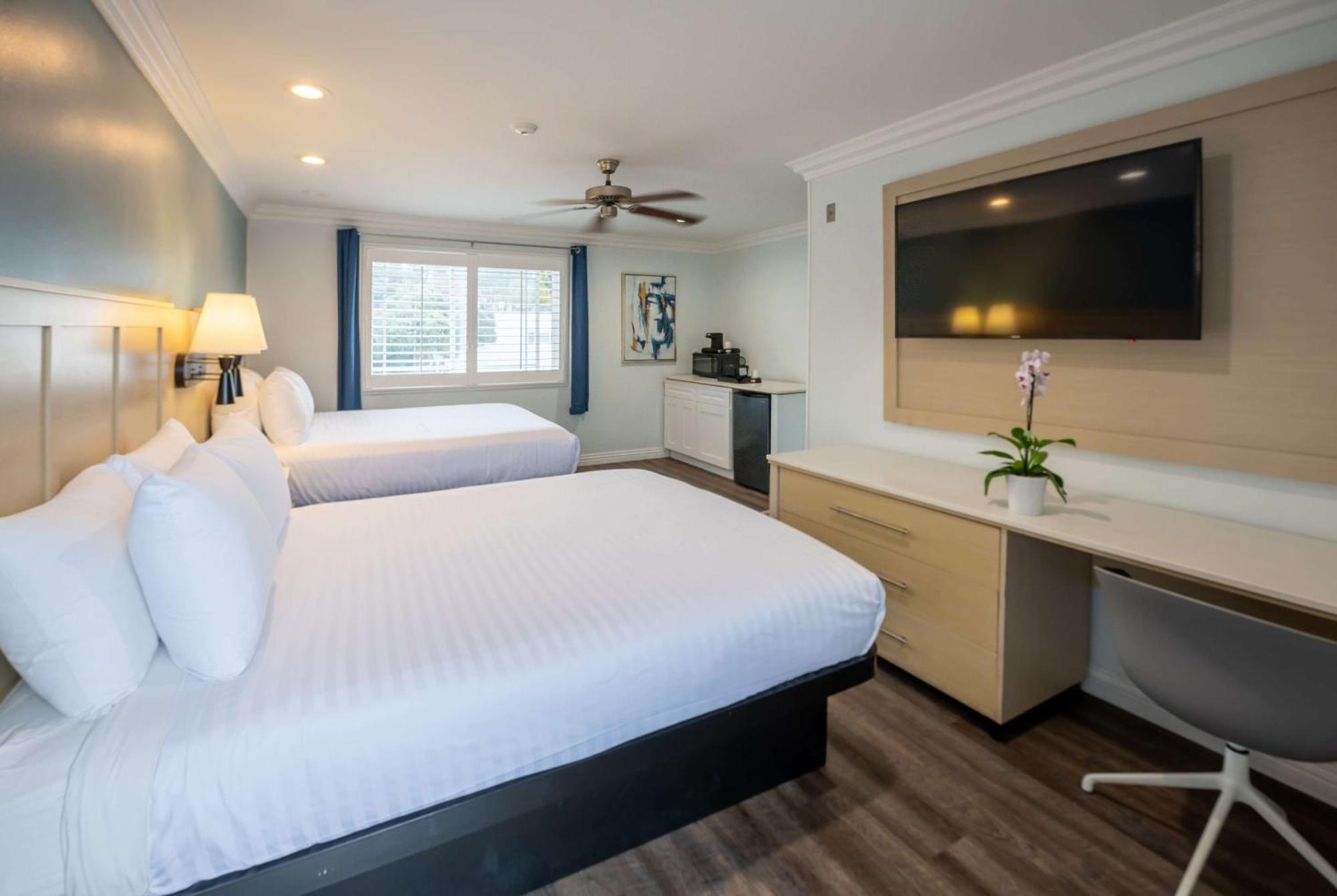 Ramada By Wyndham Redondo Beach Bagian luar foto