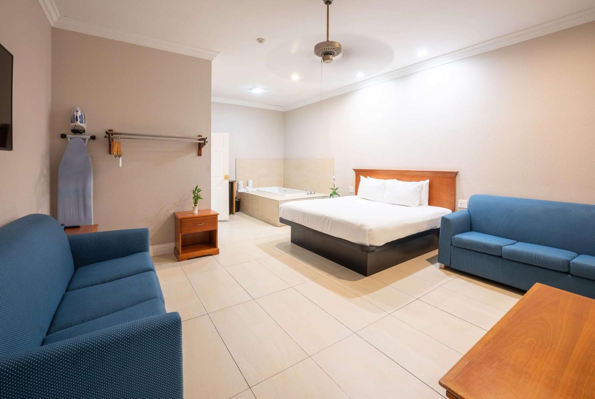 Ramada By Wyndham Redondo Beach Bagian luar foto