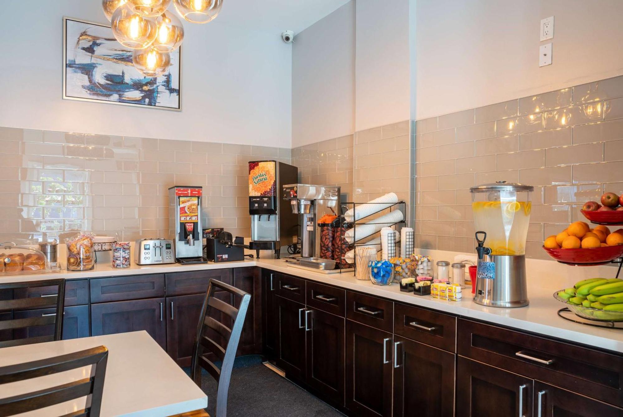Ramada By Wyndham Redondo Beach Bagian luar foto